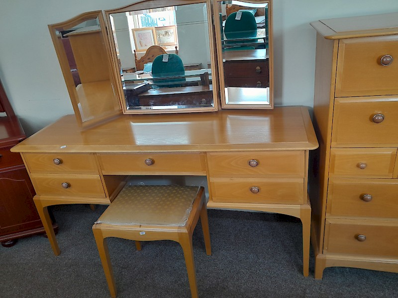 Stag dressing table