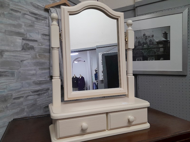 Dressing table mirror with drawers