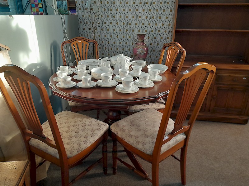 Extending Table and four chairs