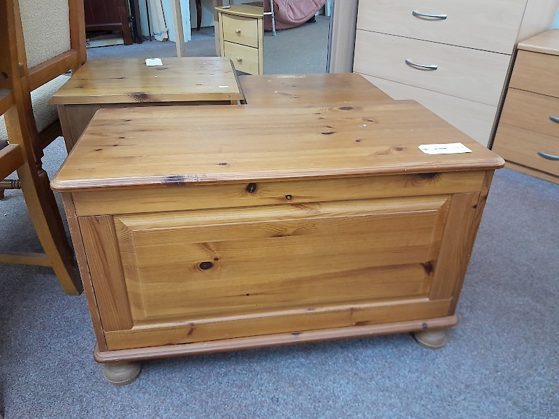 Pine ottoman/blanket box